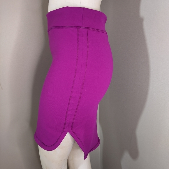 Lululemon City skirt Regal Plum Sz 4 Hi-Lo - Picture 3 of 7